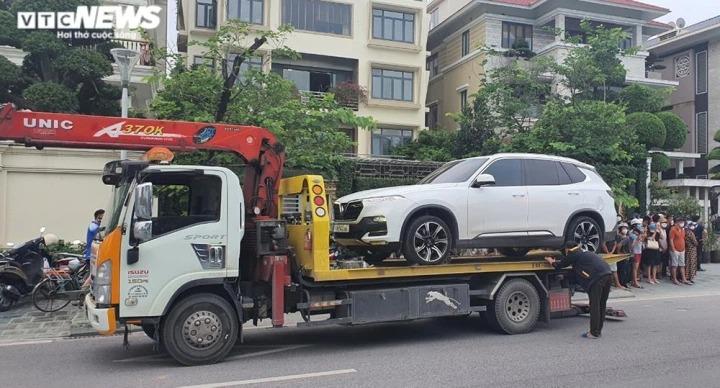 4 xe sang bị niêm phong ở nhà nguyên Chủ tịch TP Hạ Long đứng tên ai?-1