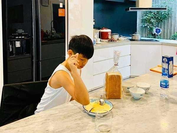 Hà Hồ dạy Subeo một điểm mà các 'tiểu thiếu gia' nhà sao Việt đều có