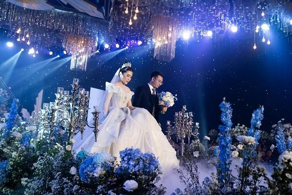 Overwhelmed by a super-wedding couple in Central Vietnam