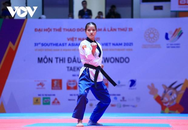 Nữ VĐV Taekwondo Việt Nam ngấn lệ khi tuột HCV-1