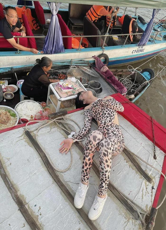 MXH chỉ trích Trần Đức Bo ăn mặc phản cảm ở Đà Lạt-9