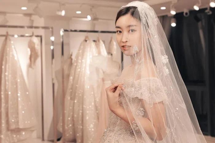 Đỗ Mỹ Linh thử váy, sắp có đám cưới với thiếu gia đình đám?-5