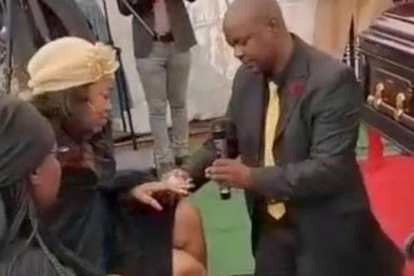 Bày kế hoạch cầu hôn, lúc quỳ gối tỏ tình mới biết... nhầm bạn gái-4