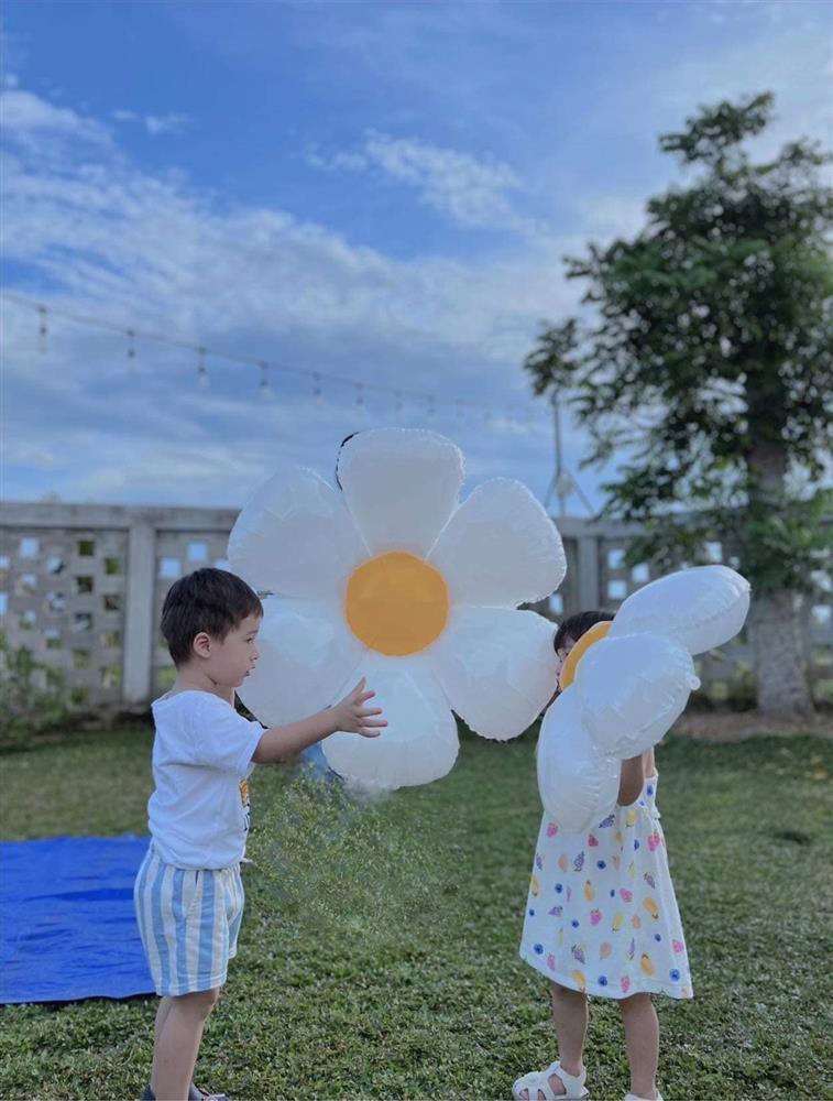 Quý tử Hoàng Oanh gặp ái nữ Nhã Phương, phản xạ cặp đôi ra sao?-4