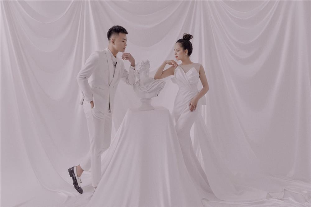 Bồ cũ Quang Hải tổ chức đính hôn sang xịn với bạn trai nổi tiếng-1