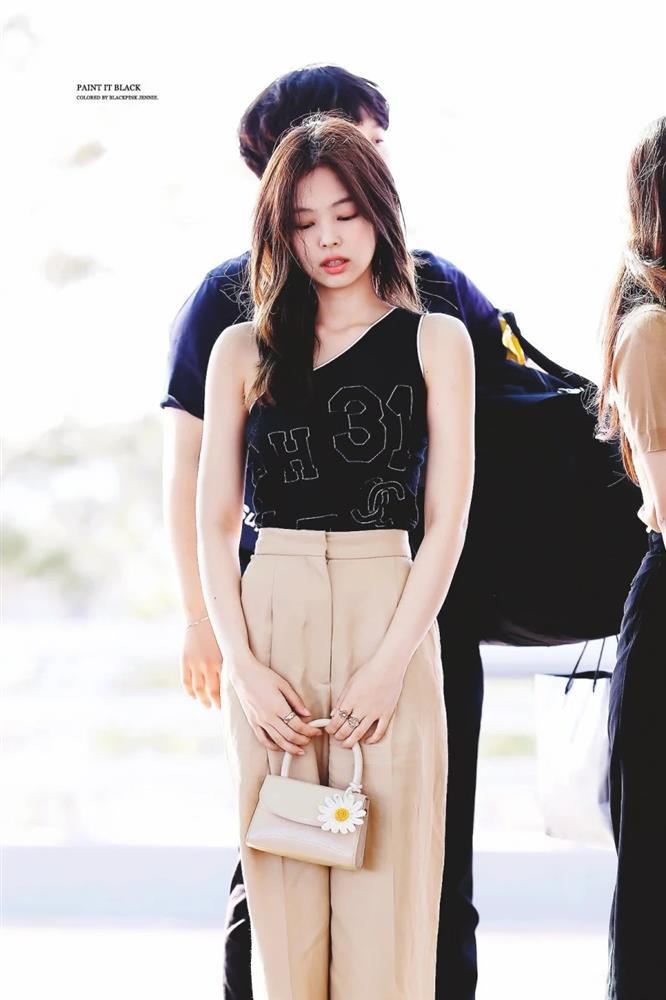 Học Jennie BLACKPINK mặc đồ hở vai khoe khung xương điểm 10-1