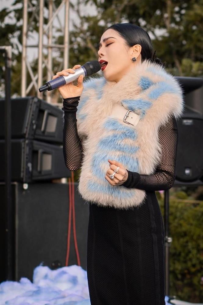 Gặp trục trặc âm thanh, Lệ Quyên xử lý để không phải hát nhép-3