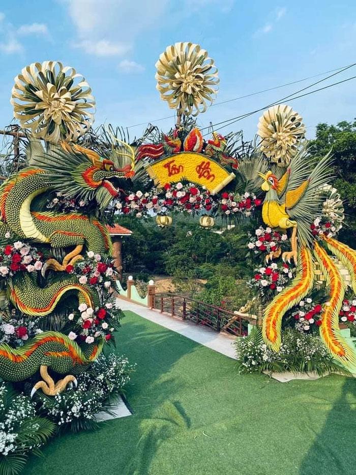 Mac Van Khoa spent a lot of money to build an expensive wedding theater gate in Hai Duong-2