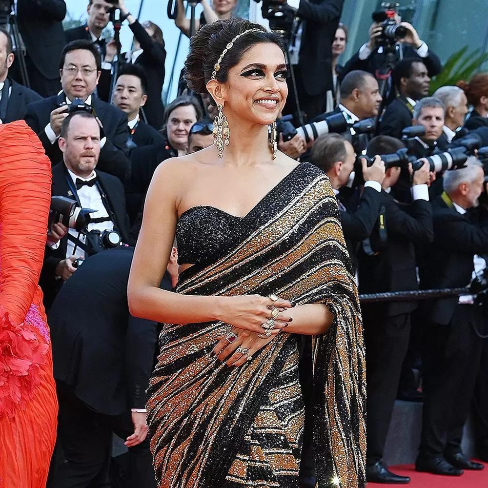 Elle Fanning đẹp tựa nữ thần cân thảm đỏ Cannes ngày 2-11