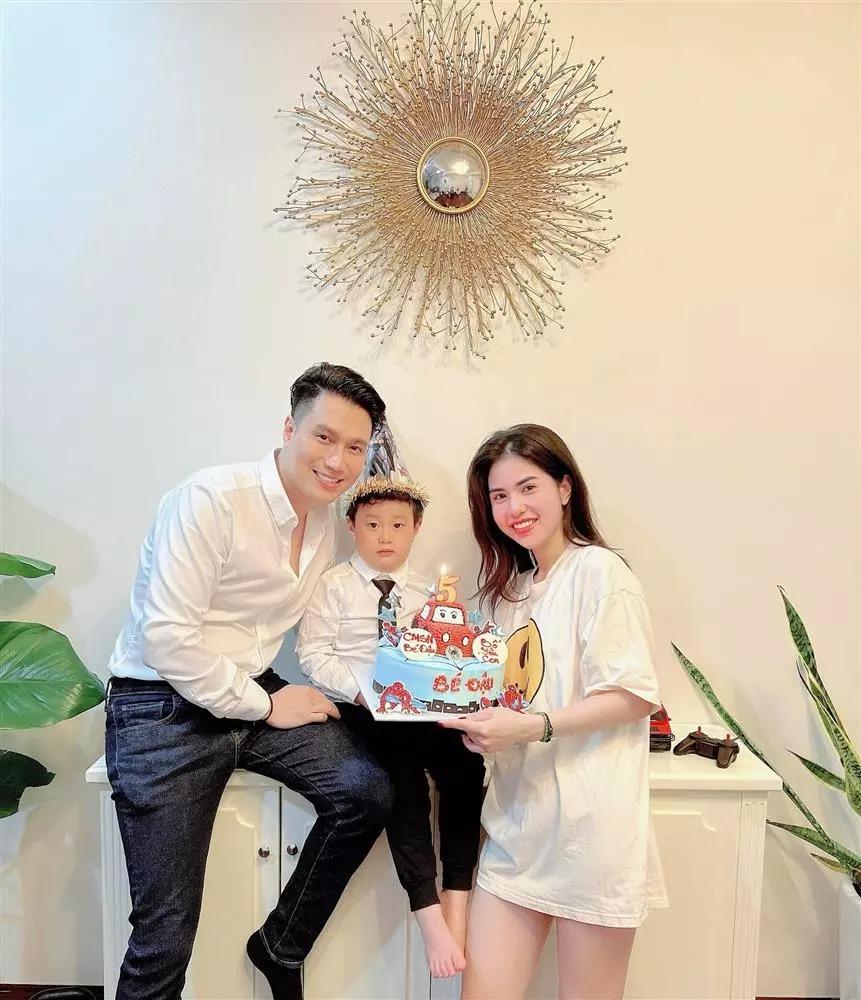 Việt Anh liên tục công khai nhắc vợ cũ chuyện chăm con-6