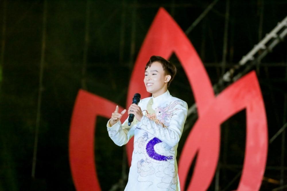 Chỉ bằng 1 clip, Hồ Văn Cường dập tắt mọi lời chê hát xuống cấp-1