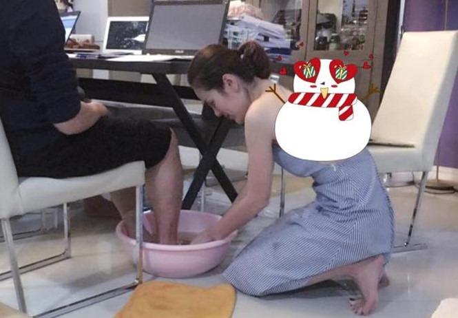 Hoa hậu Phương Lê từng quỳ gối rửa chân cho chồng-2