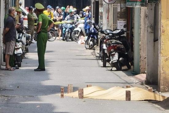 Người đàn ông rơi lầu tử vong ở Hà Nội