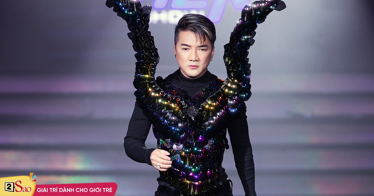 Dam Vinh Hung’s catwalk looks like he’s about to fight