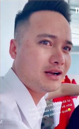 Hài hước ông bố khóc khi nghĩ đến ngày con gái 8 tuổi lấy chồng-1