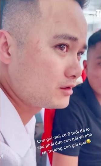 Hài hước ông bố khóc khi nghĩ đến ngày con gái 8 tuổi lấy chồng-3