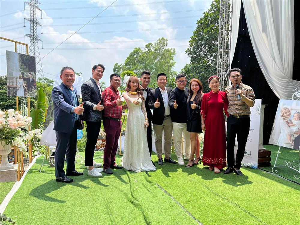 Trịnh Kim Chi kém duyên vì lên đồ nổi bật lấn át cô dâu-6