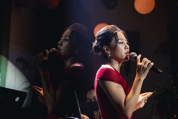 Đang chạy show mệt nghỉ, vì sao Văn Mai Hương ngừng diễn live band?-1