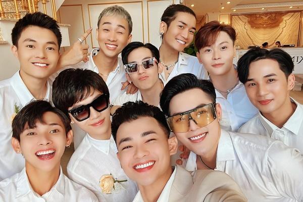The groom’s ex-lover’s association attends the engagement ceremony of his ex-girlfriend Quang Hai