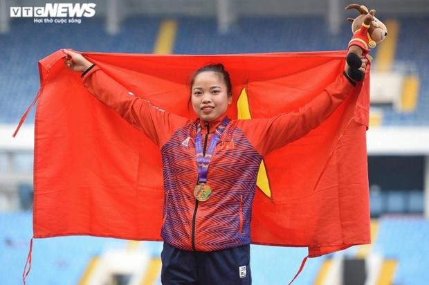 Tears of a Thai ethnic girl after a special gold medal-3