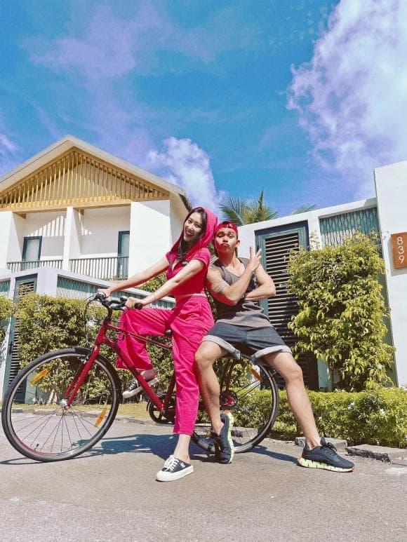 Thúy Ngân liên tục mặc đồ đôi với Jun Phạm: Hint hẹn hò chăng?-5