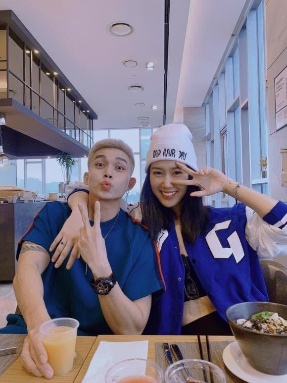 Thúy Ngân liên tục mặc đồ đôi với Jun Phạm: Hint hẹn hò chăng?-6