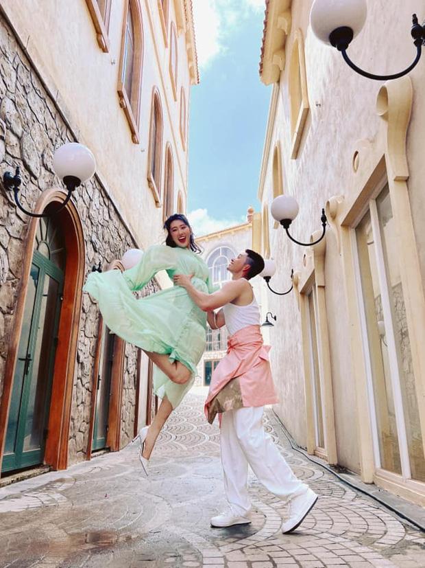 Thúy Ngân liên tục mặc đồ đôi với Jun Phạm: Hint hẹn hò chăng?-8