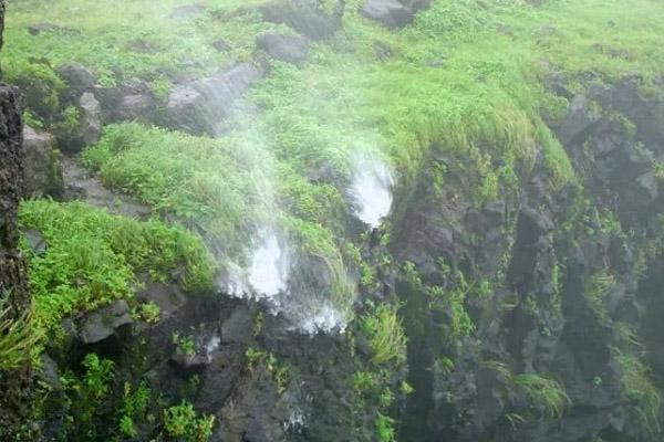 Strange anti-gravity waterfalls