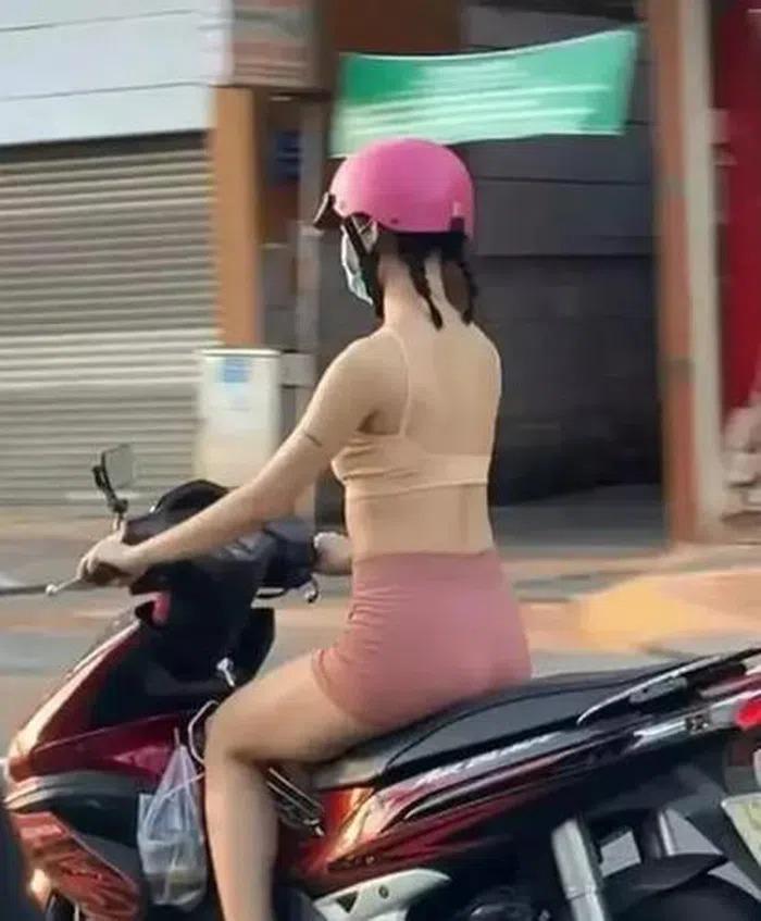 Mặc đồ cut-out điểm nhạy cảm, cô gái khiến người xung quanh đỏ mặt-10