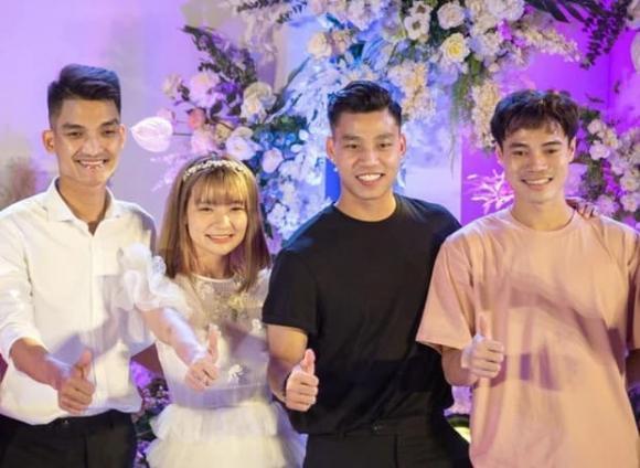 Lâm Vỹ Dạ mặc kém duyên đi đám cưới lấn át bà xã Mạc Văn Khoa-8