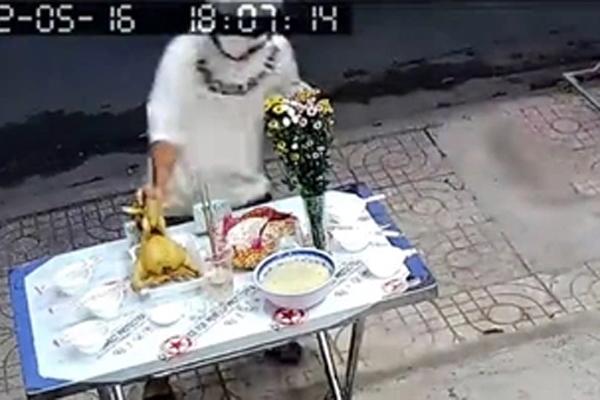 Clip: Đang nhận hàng ngỡ ngàng tưởng bị cướp-2