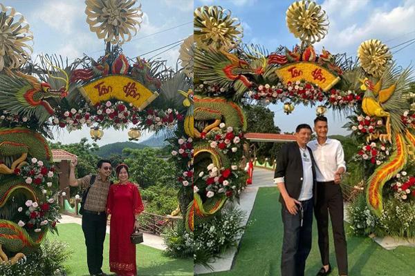 Mac Van Khoa spent a lot of money to build a wedding theater gate in Hai Duong