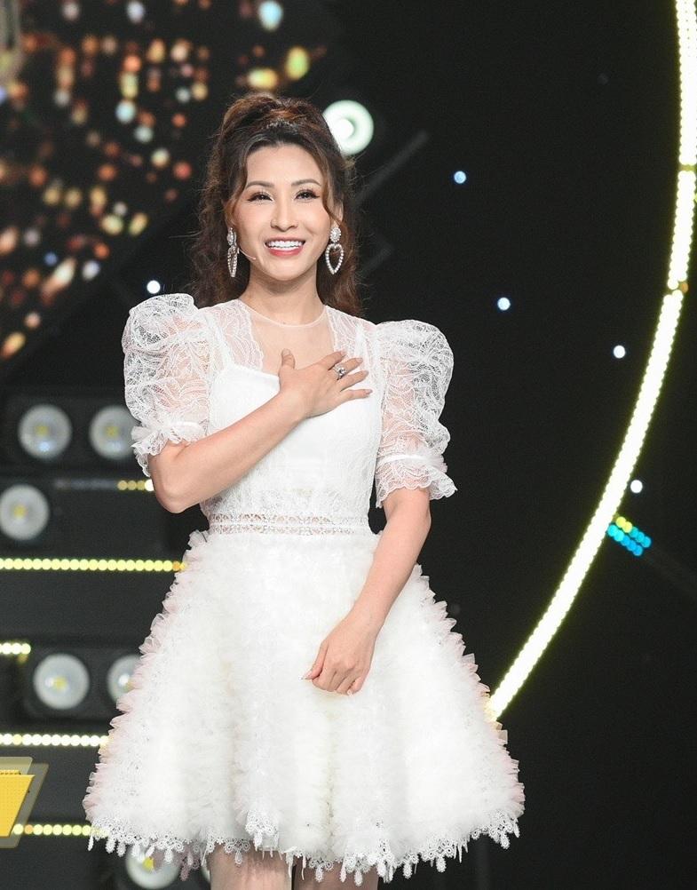 Vĩnh Thuyên Kim không phải là cái tên quá xa lạ với những khán giả yêu thích âm nhạc những năm 2000. Cô ghi dấu ấn sâu đậu đối với thế hệ 8x, 9x nhờ bản hit Teen Vọng Cổ.