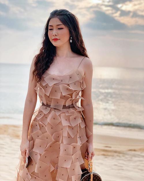 Mỹ nhân Việt 10 điểm thanh lịch nhờ mix đồ màu be đi ăn cưới-2