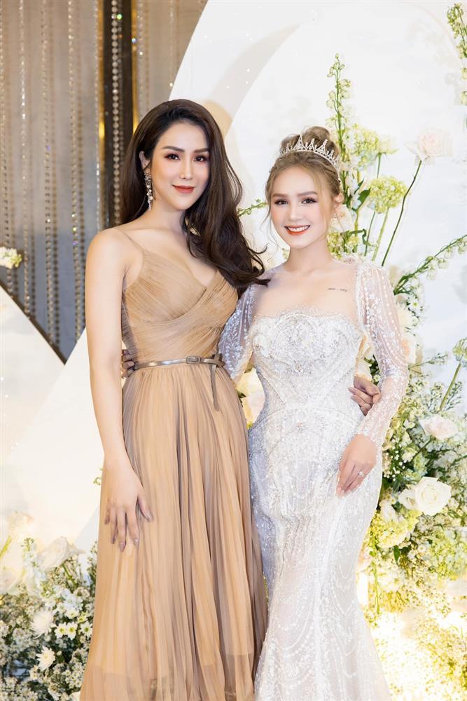 Mỹ nhân Việt 10 điểm thanh lịch nhờ mix đồ màu be đi ăn cưới-6