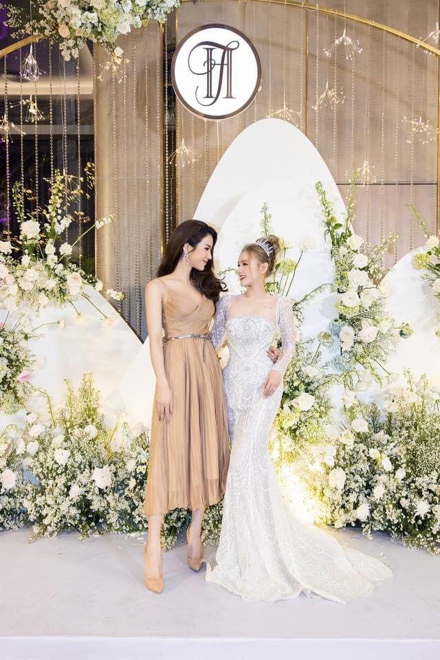 Mỹ nhân Việt 10 điểm thanh lịch nhờ mix đồ màu be đi ăn cưới-7