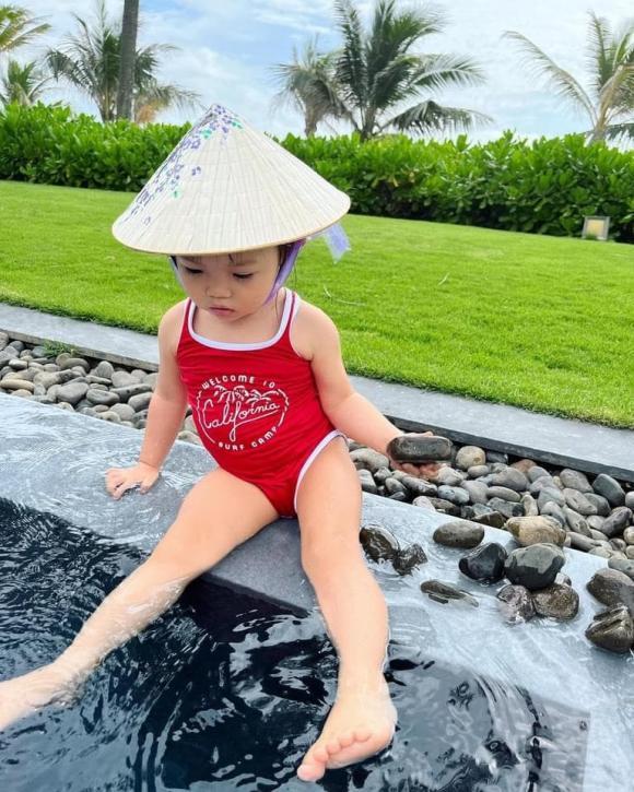 Ái nữ nhà Cường Đô La gây sốt với ảnh áo tắm khoe bụng tròn ủm-3