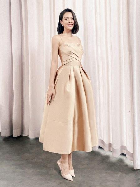 Vietnamese beauties 10 points elegant by mixing beige clothes to go to a wedding-8