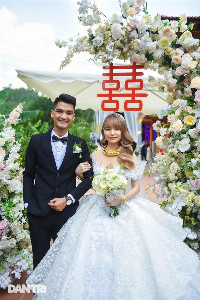 Sao Việt đón dâu kiểu 1-0-2: Hết trực thăng lại đi dream cho máu-6