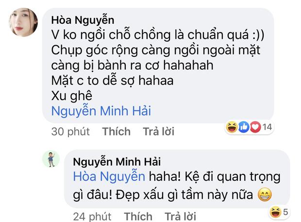 Khi bị chê kém duyên, nữ ca sĩ đã tag thẳng Minh Hải vào để trần tình. Hoá ra, vì lo sợ  chụp góc rộng sẽ khiến mặt mình bị bành nên Hoà Minzy mới chọn chỗ sát bên Erik. Cô khẳng định không ngồi cạnh Minh Hải là đúng đắn. Đáp trả lại, bạn trai cũ của Hoà Minzy cũng khuyên cô đừng nên quan tâm: 