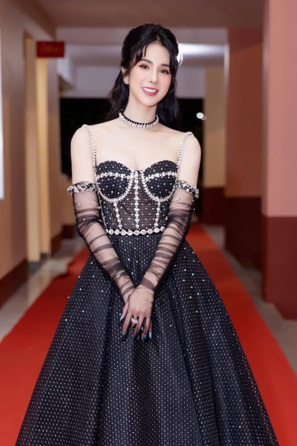 Lâu ngày mới tập nhảy, Diệp Lâm Anh gây nghiện với cơ bụng săn chắc-10