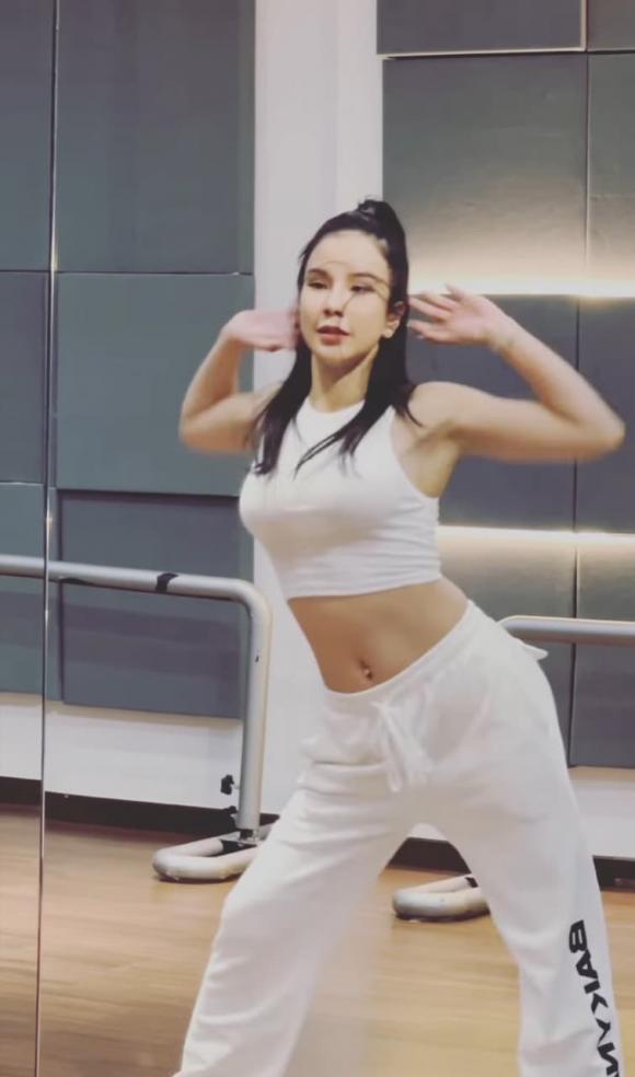 Lâu ngày mới tập nhảy, Diệp Lâm Anh gây nghiện với cơ bụng săn chắc-7