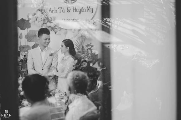 Quang Hai's ex-boyfriend shows off a picture of a famous actor's wedding -5
