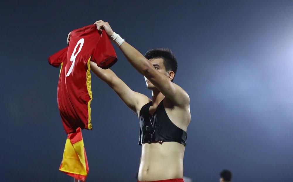 Tiến Linh tiết lộ thần chú của thầy Park giúp U23 Việt Nam đại thắng-1