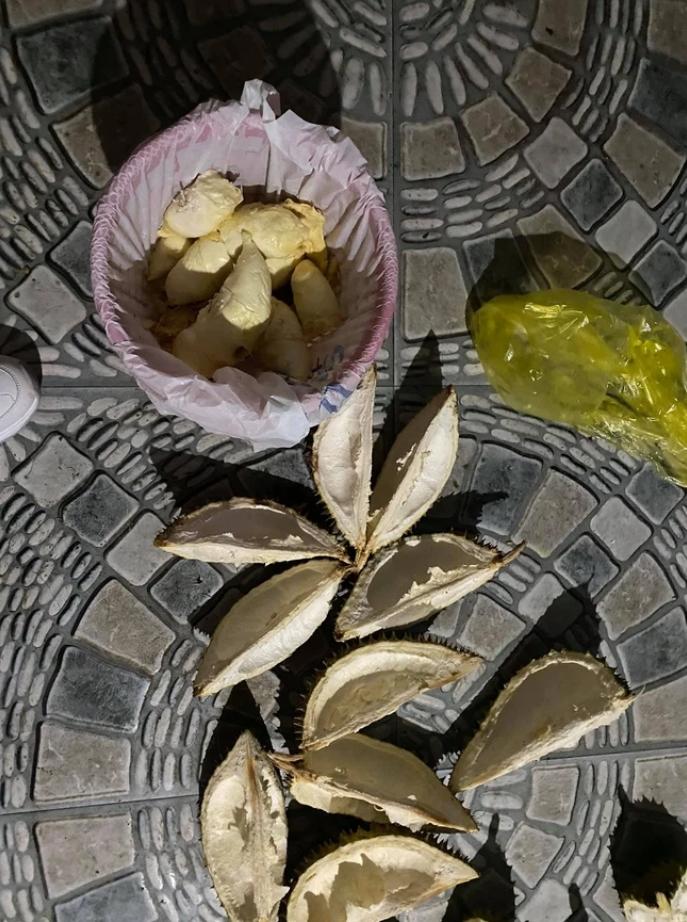 Lựa sầu riêng đến rướm máu đùi, về khui thấy bên trong mà tức-3