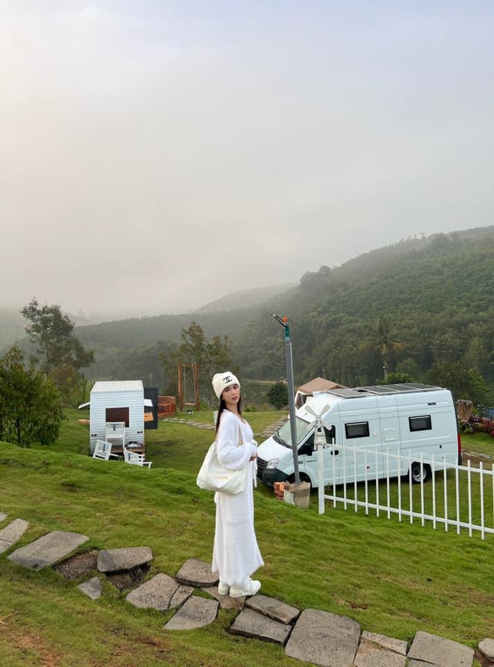 Ngọc Trinh nhắc nhẹ: Khi nào có tiền mua đất sẽ hiểu-3