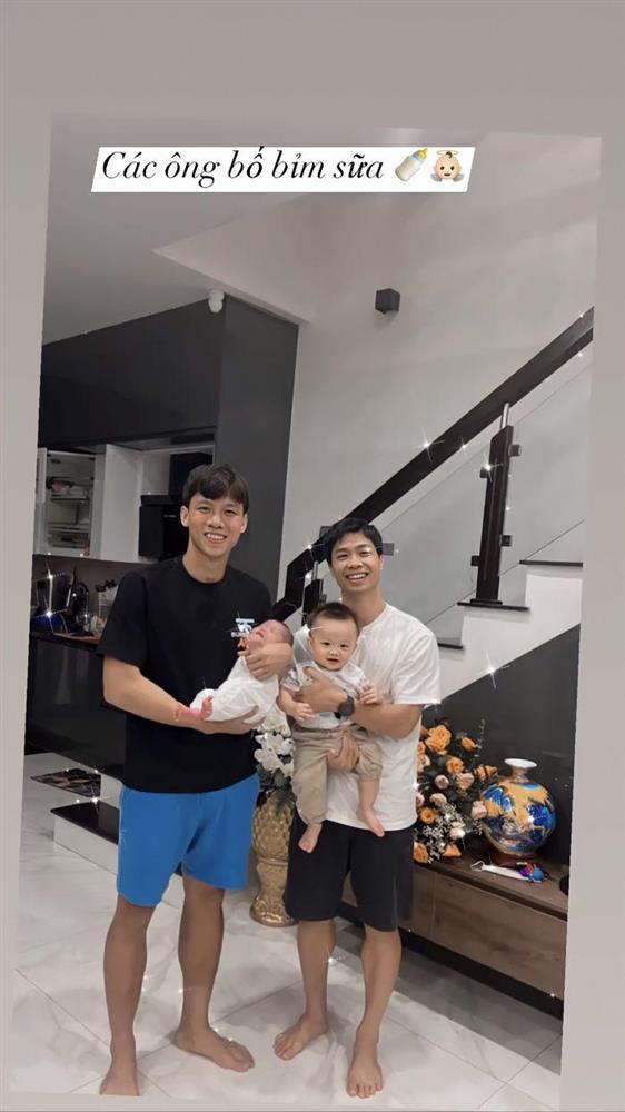 Lộ rõ mặt con trai Công Phượng, nhóc tì được khen siêu đáng yêu-2