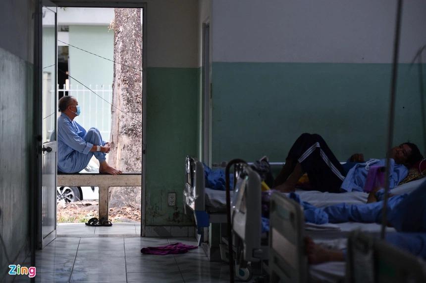 Bốn triệu chứng người dân cần đi khám hậu Covid-19-1