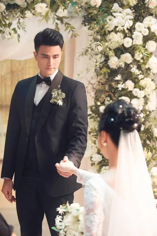 Phương Oanh chụp ảnh cưới, khóa môi tình cũ Hoàng Thùy Linh?-3