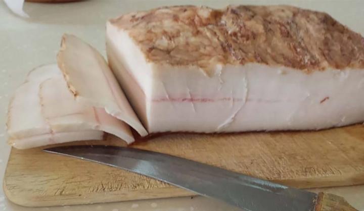 Người Nga mê mệt mỡ lợn muối, nhìn rất ngấy liệu có khó ăn?-2